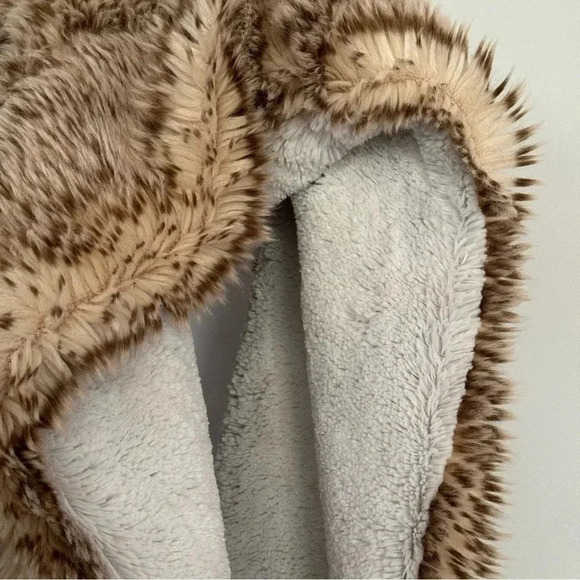 American Eagle Cream/Brown Fur Infinity Winter Scarf - Picture 2 of 3